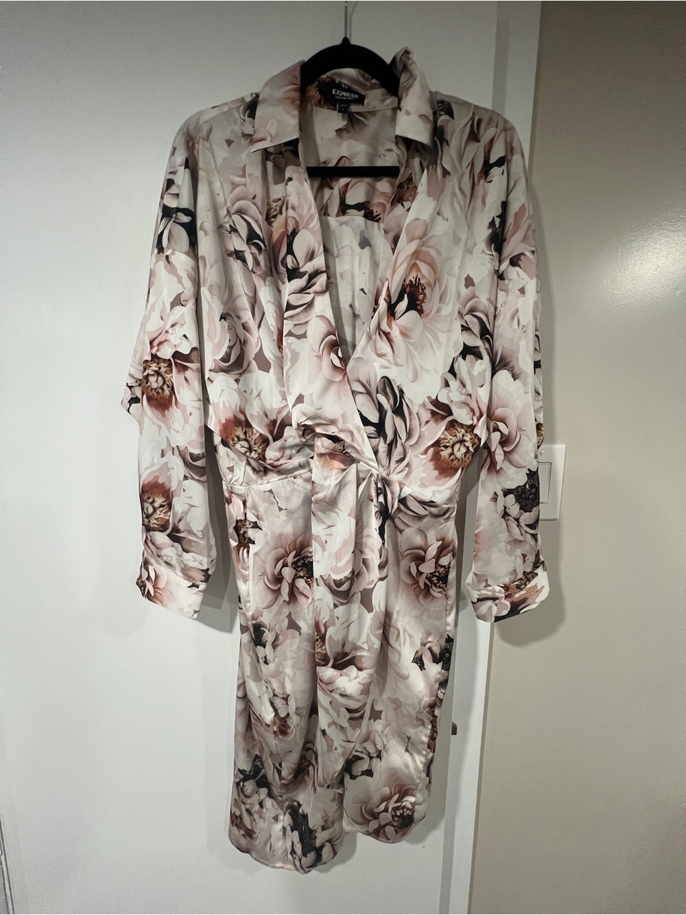 Express Satin Floral Wrap Robe - Blush & Cream - Picture 2 of 5